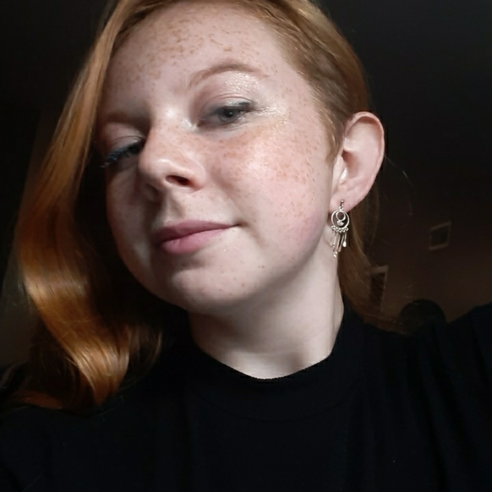 Small gold toned dream catcher earrings
